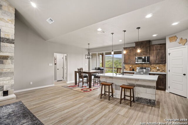 Image 11 of 37 For 295 Delanoy Dr