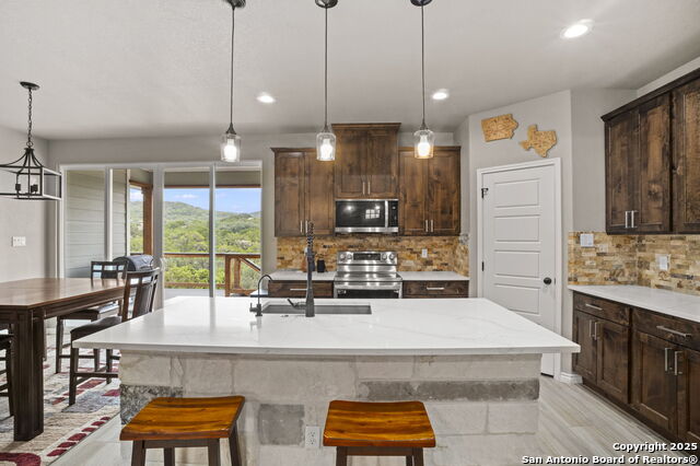 Image 14 of 37 For 295 Delanoy Dr