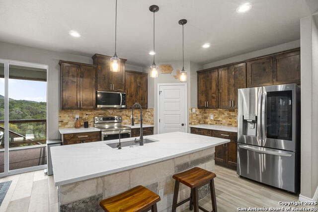 Image 15 of 37 For 295 Delanoy Dr