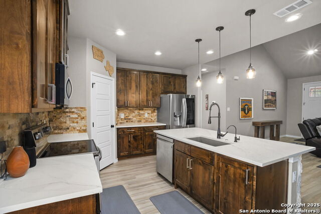 Image 16 of 37 For 295 Delanoy Dr