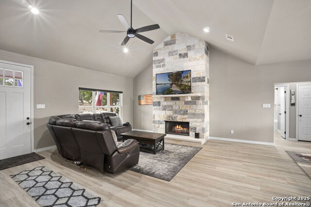 Image 8 of 37 For 295 Delanoy Dr