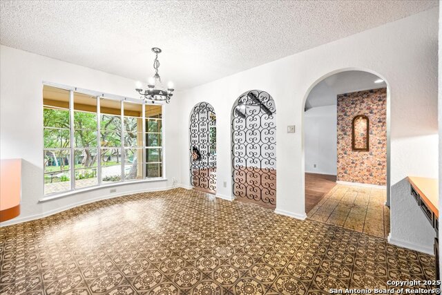 Image 20 of 55 For 9330 Sumac  