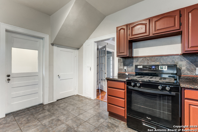 Image 14 of 25 For 807 Lullwood