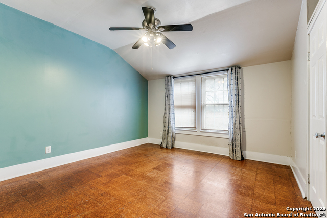 Image 16 of 25 For 807 Lullwood