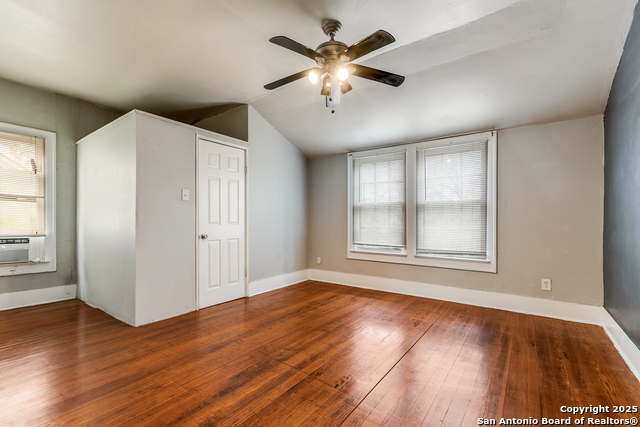 Image 19 of 25 For 807 Lullwood