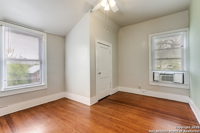 Image 21 of 25 For 807 Lullwood