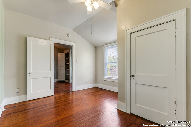 Image 22 of 25 For 807 Lullwood