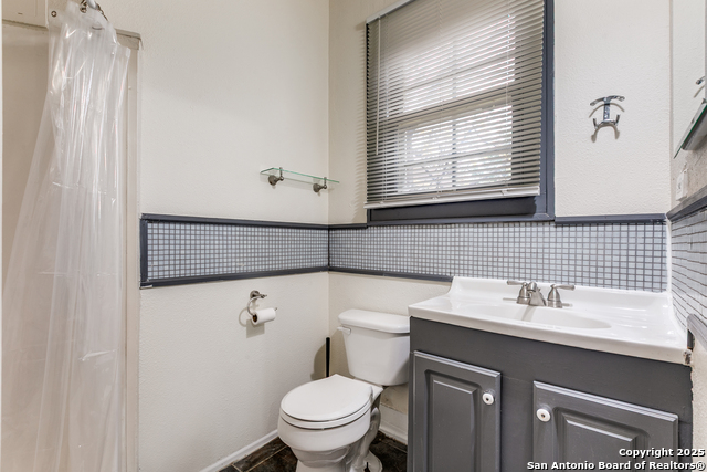 Image 23 of 25 For 807 Lullwood