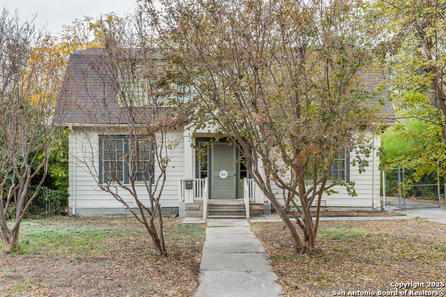 Image 3 of 25 For 807 Lullwood