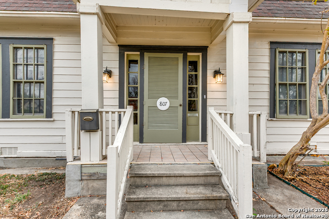 Image 4 of 25 For 807 Lullwood