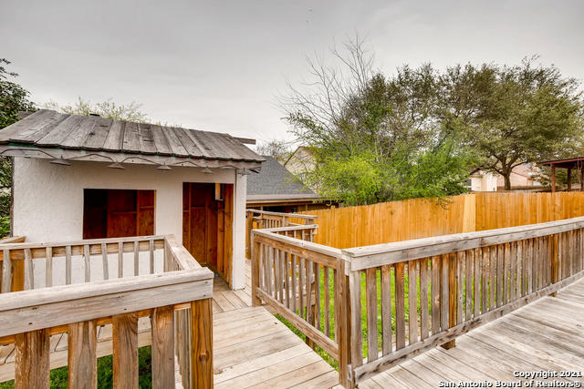 Listing photo id 11 for 715 Meadow Forge