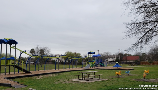 Listing photo id 13 for 715 Meadow Forge