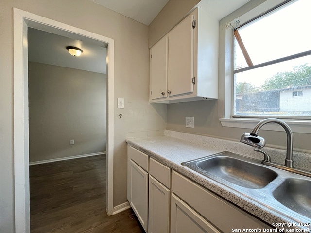 Image 12 of 31 For 2802 Lasses Blvd 8