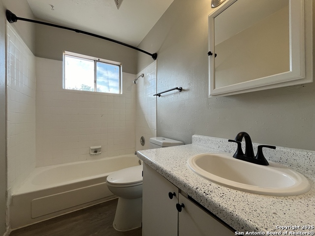 Image 17 of 31 For 2802 Lasses Blvd 8