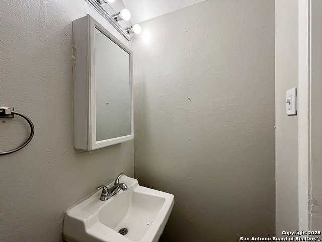 Image 21 of 31 For 2802 Lasses Blvd 8