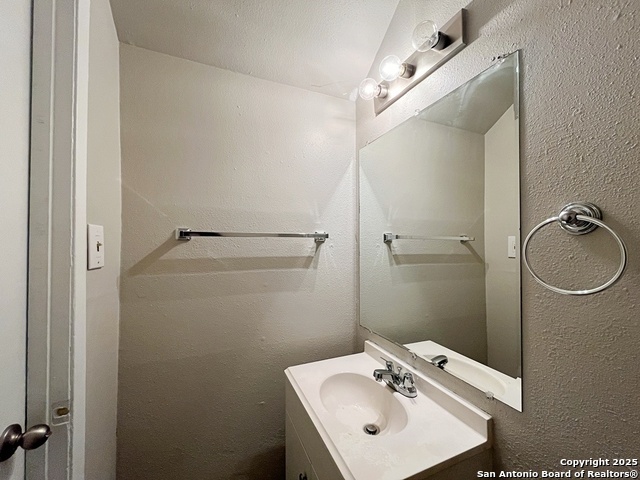 Image 21 of 27 For 2802 Lasses Blvd 20