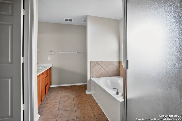 Image 7 of 22 For 7542 Omega Vale