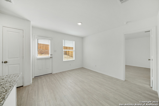 Image 16 of 31 For 5531 Elm Valley Dr