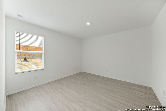 Image 18 of 31 For 5531 Elm Valley Dr