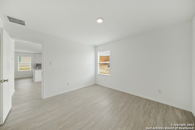 Image 19 of 31 For 5531 Elm Valley Dr