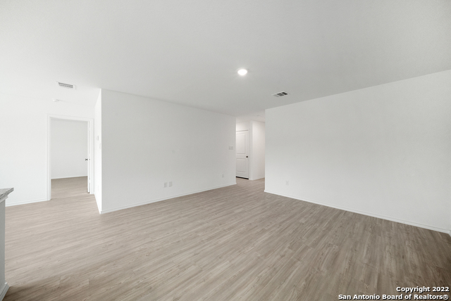 Image 7 of 31 For 5531 Elm Valley Dr