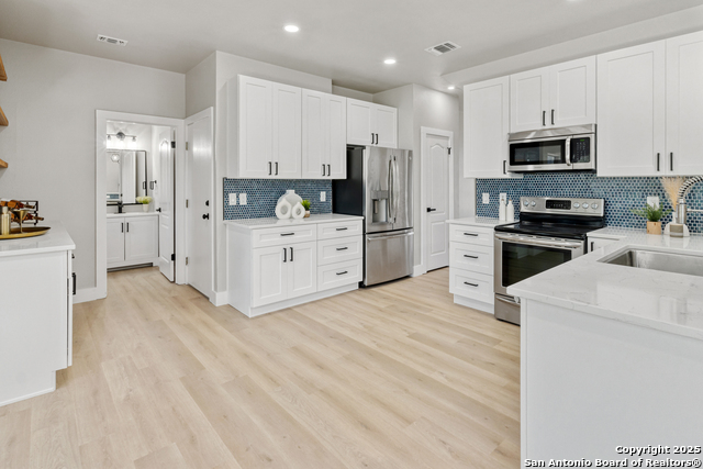 Image 11 of 27 For 907 Amigo  