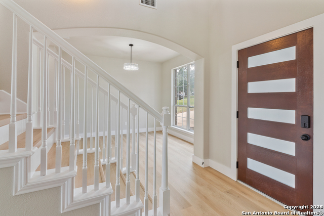 Image 3 of 27 For 907 Amigo  