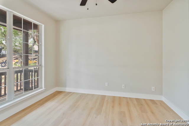 Image 6 of 27 For 907 Amigo  