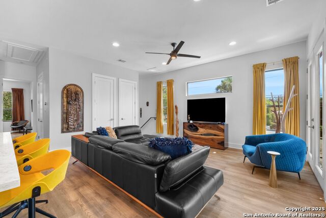 Image 10 of 43 For 730 Josephine St E