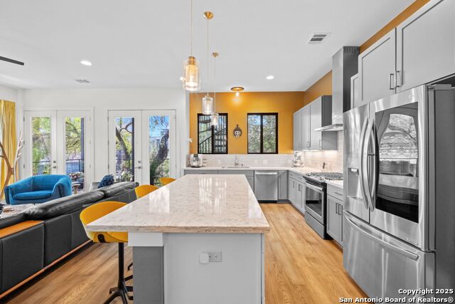 Image 11 of 43 For 730 Josephine St E