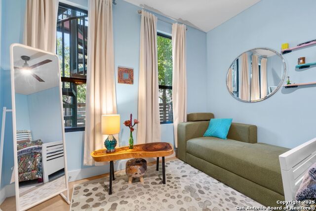 Image 27 of 43 For 730 Josephine St E