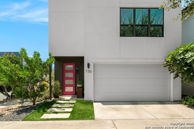 Image 3 of 43 For 730 Josephine St E