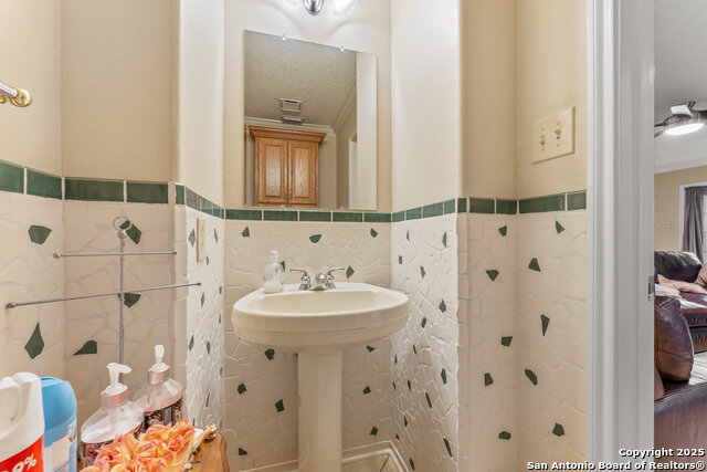 Image 19 of 38 For 2821 Lotus