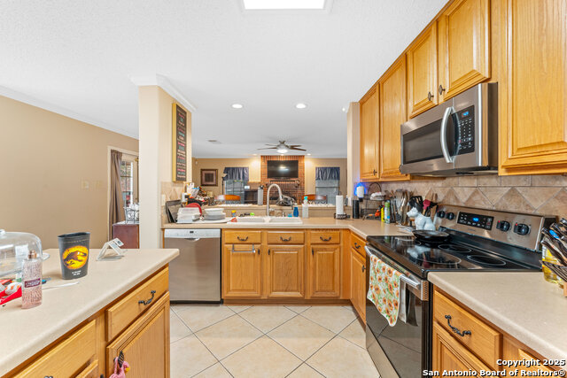 Image 22 of 38 For 2821 Lotus