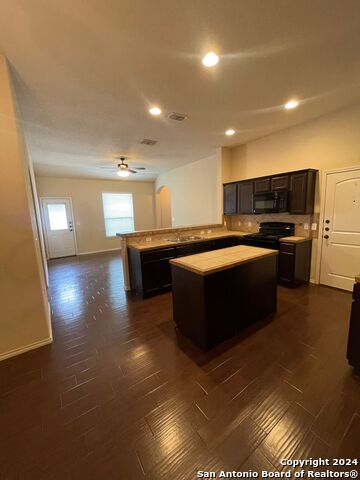 Image 11 of 35 For 713-717 Creekside Cir