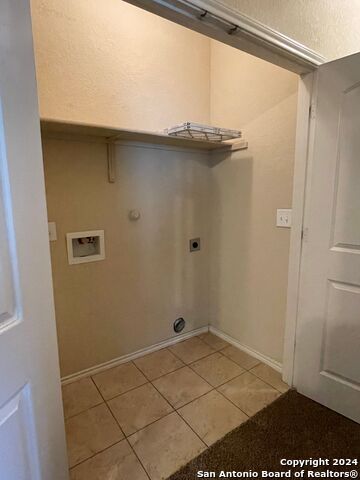 Image 14 of 35 For 713-717 Creekside Cir