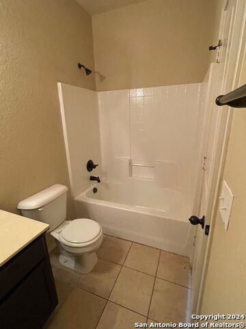 Image 19 of 35 For 713-717 Creekside Cir