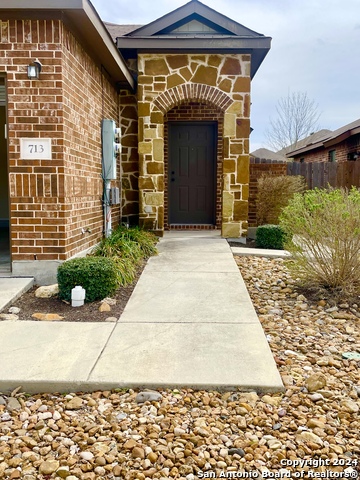 Image 2 of 35 For 713-717 Creekside Cir