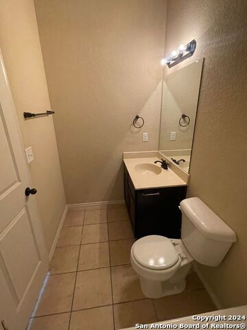 Image 20 of 35 For 713-717 Creekside Cir