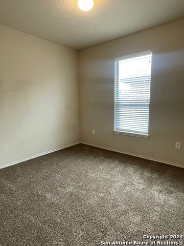 Image 21 of 35 For 713-717 Creekside Cir