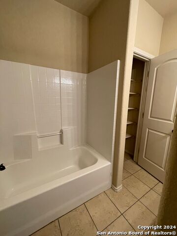 Image 28 of 35 For 713-717 Creekside Cir