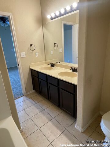 Image 29 of 35 For 713-717 Creekside Cir