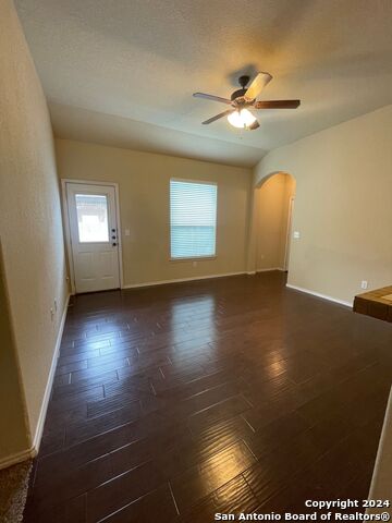 Image 6 of 35 For 713-717 Creekside Cir