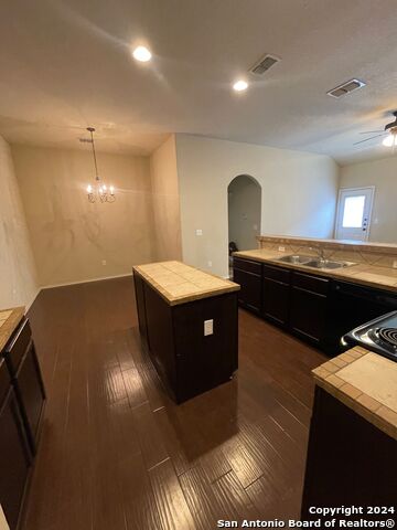 Image 7 of 35 For 713-717 Creekside Cir