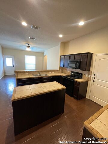 Image 9 of 35 For 713-717 Creekside Cir