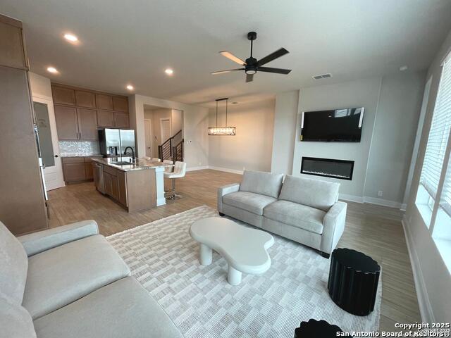 Image 8 of 19 For 20675 Huebner  # 525