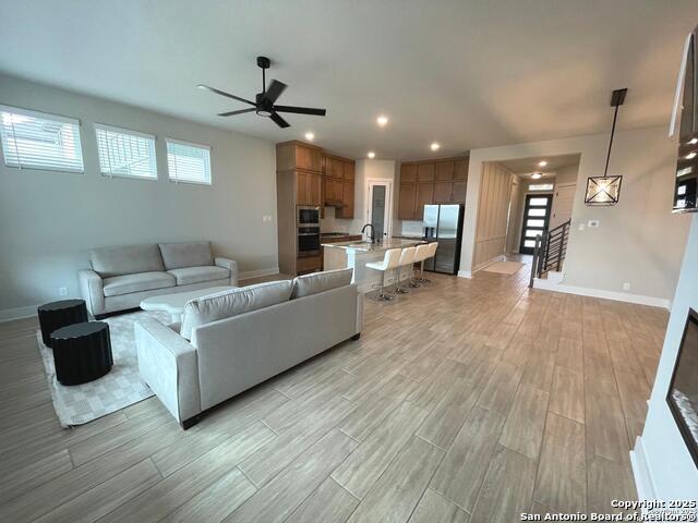 Image 9 of 19 For 20675 Huebner  # 525