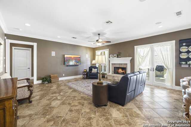 Listing photo id 11 for 150 St Andrews Loop E