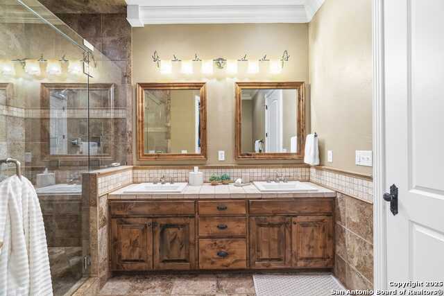 Listing photo id 21 for 150 St Andrews Loop E