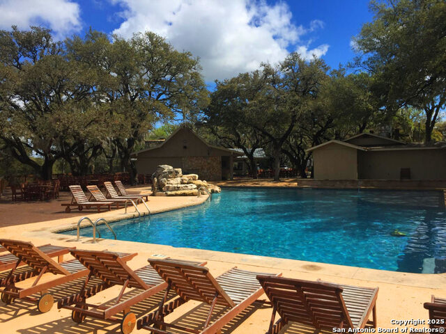 Listing photo id 5 for 190 Contour N